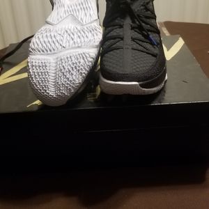 Nike Lebron James 17 sneakers